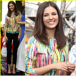 Victoria Justice: 'Extra' Appearance at The Grove!