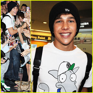 Austin Mahone Gets Swarmed by Fans in Tokyo