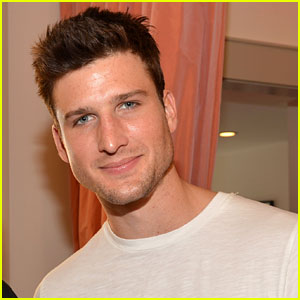 Parker Young: Fox Picks Up 'Enlisted' Pilot!