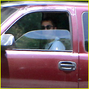 Robert Pattinson Moves Out of Home with Kristen Stewart?