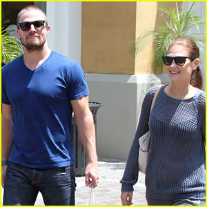 Stephen Amell: Grove Shopper with Wife Cassandra Jean