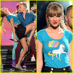 Taylor Swift Wins at Billboard Music Awards; Watch Her Performance!