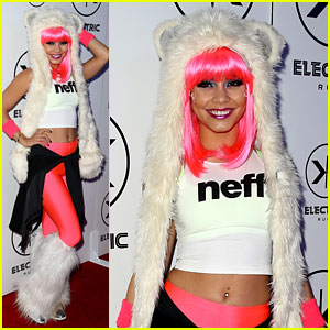 Vanessa Hudgens: Electric Run in Neon Pink Hair!