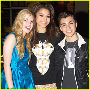 Zendaya: Maggiano's After DWTS Finals with Caroline Sunshine