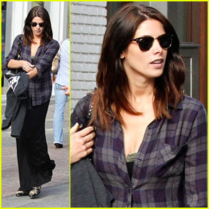Ashley Greene Hits Up Grove with Friends
