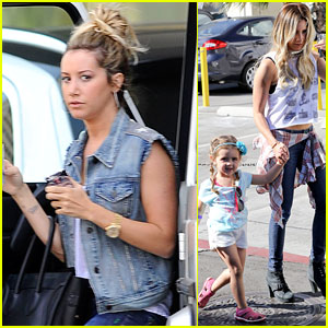 Ashley Tisdale: Shopping with Mom & Mikayla!