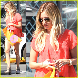 Ashley Tisdale: Urban Outfitters Outing
