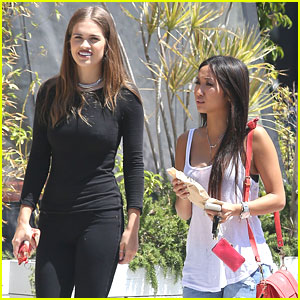 Brenda Song: 'Yummy' Lunch with Friend After Reuniting with Trace Cyrus