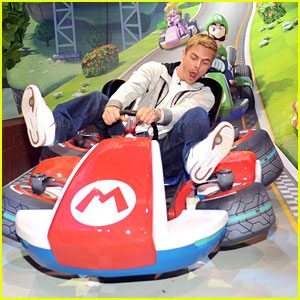 Derek Hough: Mario Kart 8 at E3!