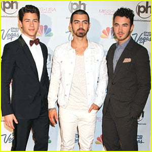 Jonas Brothers: Miss Connecticut Wins Miss USA!