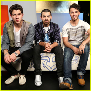 Jonas Brothers Answer Fan Questions at Music Choice - Watch Now!