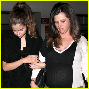 Selena Gomez Hits the Movies With Her Mom & Stepdad