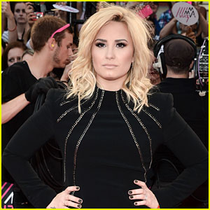 Celebs React to Demi Lovato's Father Passing
