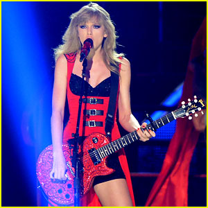 Taylor Swift: 'Red' Performance at CMT Music Awards 2013 - Watch Now!
