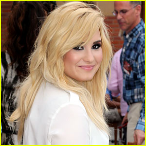 Demi Lovato: Pre-Tonsil Surgery Videos!