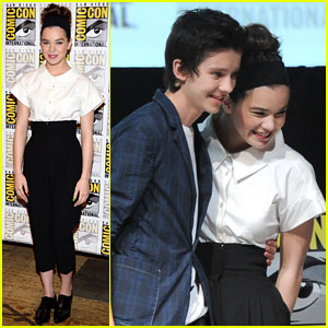 Hailee Steinfeld: 'Ender's Game' Comic-Con Panel with Asa Butterfield!