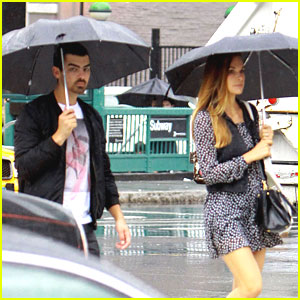 Joe Jonas & Blanda Eggenschwiler: Umbrellas in SoHo