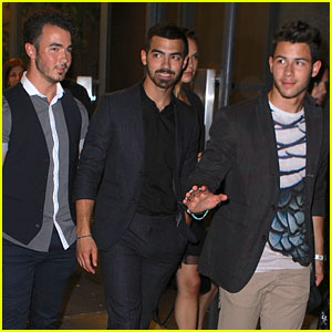 Jonas Brothers: Fan Friendly After 'Watch What Happens Live' Taping