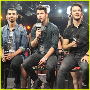 Jonas Brothers: New Music Live Stop