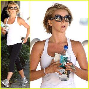 Julianne Hough: New Sole Society Oxfords!