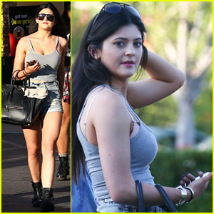 Kylie Jenner: Food Shopping with Friends