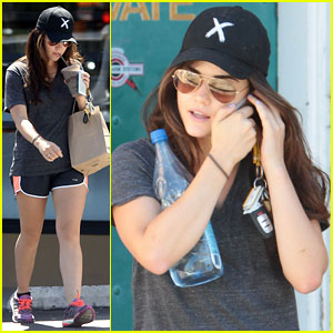 Lucy Hale: Post-Workout Smoothie Stop!