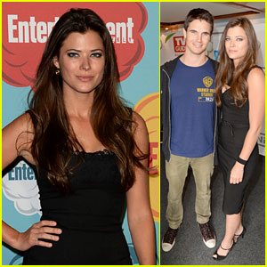 Peyton List & Robbie Amell: 'Tomorrow People' at Comic-Con!
