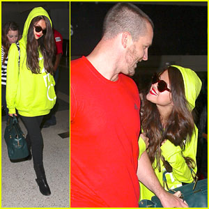 Selena Gomez: Neon Yellow Hoodie!