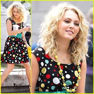 AnnaSophia Robb: Dotted Dress for 'Carrie Diaries'