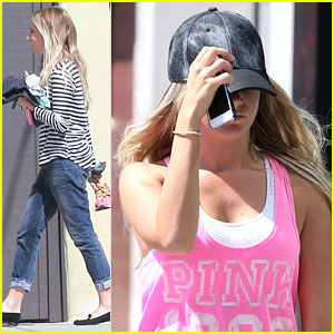 Ashley Tisdale: Shopping with Mom Lisa