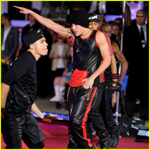 Austin Mahone - MTV VMAs 2013 Pre-Show Performance Pics & Video