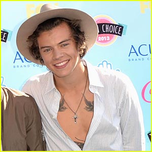 Harry Styles Twerks at Teen Choice Awards - Watch Now!