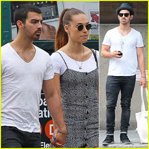 Joe Jonas & Blanda Eggenschwiler: Hand-Holding Shopping Duo