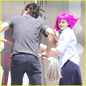 Joey King: Pink Wig for 'Wish I Was Here'