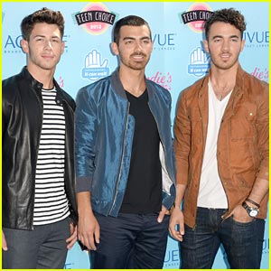 Jonas Brothers - Teen Choice Awards 2013 Red Carpet