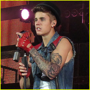Justin Bieber Shows Off New Tattoo Sleeve in Concert