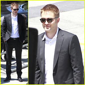 Robert Pattinson Suits Up for 'Maps to the Stars'