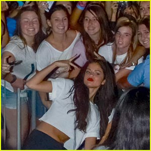 Selena Gomez Surprised by Fans in Montreal! (Video)
