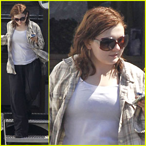 Abigail Breslin: Spotted on 'Maggie' Set