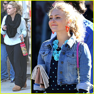 AnnaSophia Robb: Current Events Reader on 'Carrie Diaries' Set