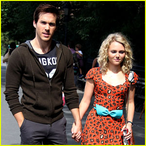 AnnaSophia Robb & Chris Wood: Holding Hands for 'Carrie Diaries'