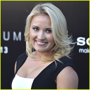Emily Osment is 'Young & Hungry'