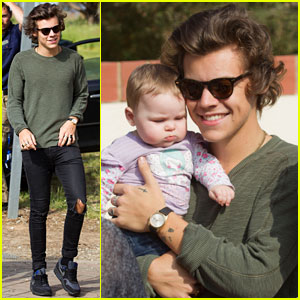 Harry Styles Holds Adorable Baby Fan in Australia