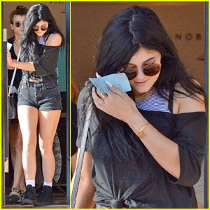 Kylie Jenner: I Laugh at the Paparazzi