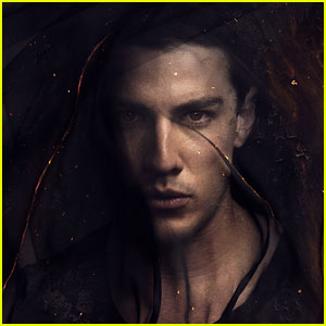 Michael Trevino: New 'Vampire Diaries' Character Pic!