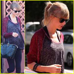 Taylor Swift Starts Off Week with Another Dance Class