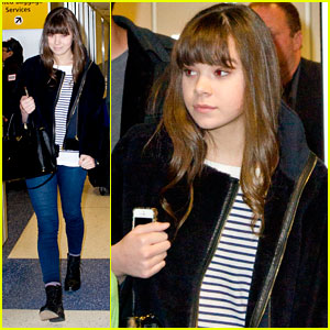 Hailee Steinfeld: NYC Arrival with Brother Giffin!