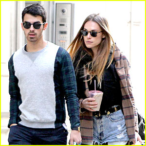 Joe Jonas & Blanda Eggenschwiler: NYC Stroll After Jonas Brothers Break Up Announcement