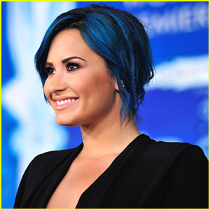 Demi Lovato: New Year's Eve at Niagara Falls!