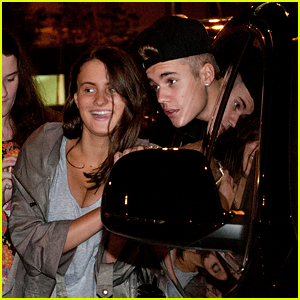Justin Bieber: Fan Friendly Brisbane Arrival!